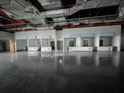 Suites 123 (D8), Retail #464690761
